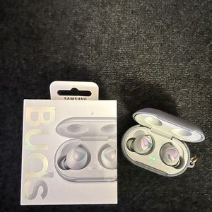 Samsung buds.